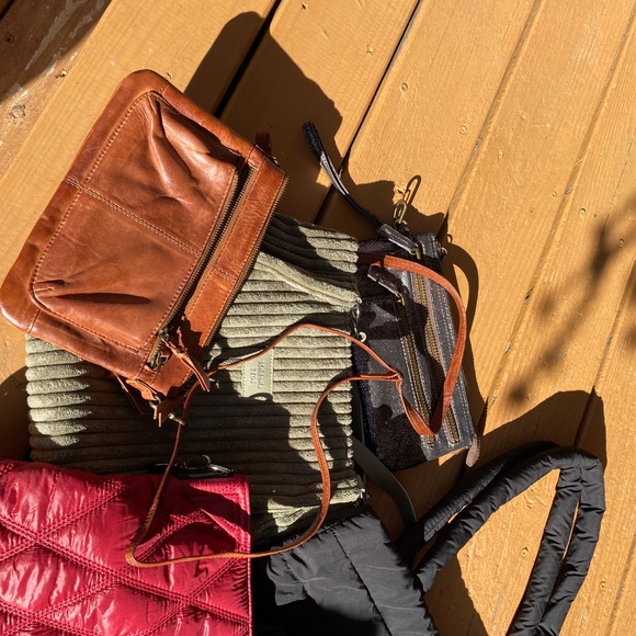 Lot of purses/totes - Picture 2 of 6